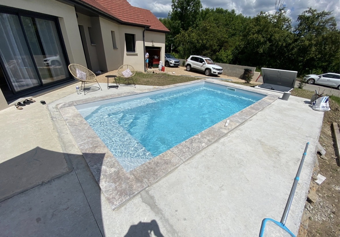Piscine avec plage maçonnée