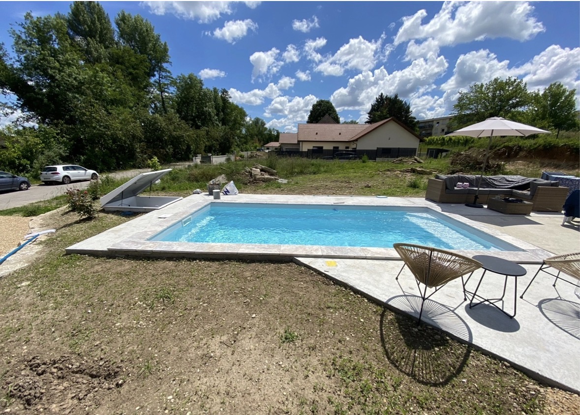 Piscine et aménagement extérieur en maçonnerie
